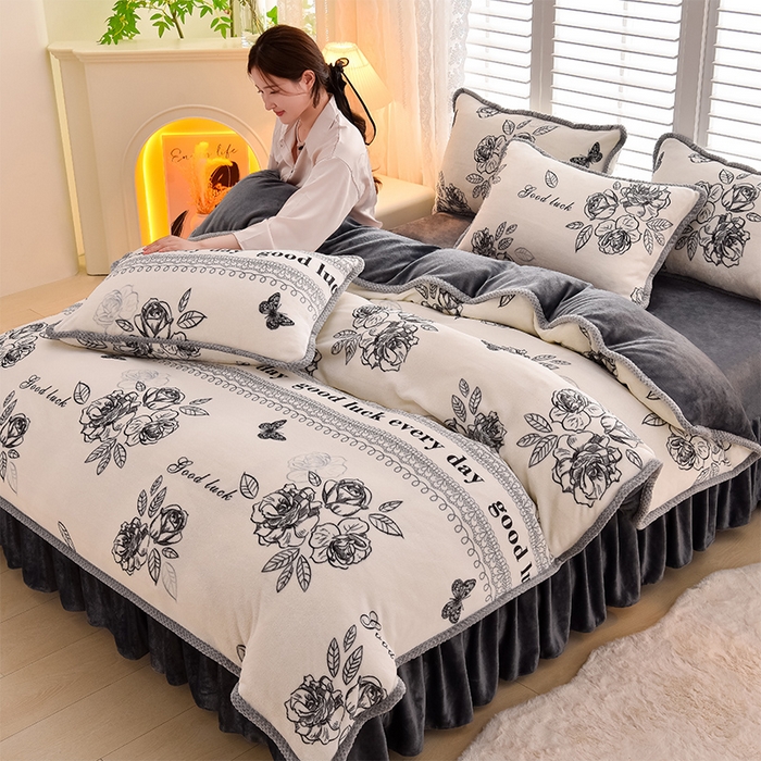 91家纺网 家纺一手货源 找家纺 牵依 2025新款直播床裙小清新印花牛奶绒四件套法兰绒四件套 情怀