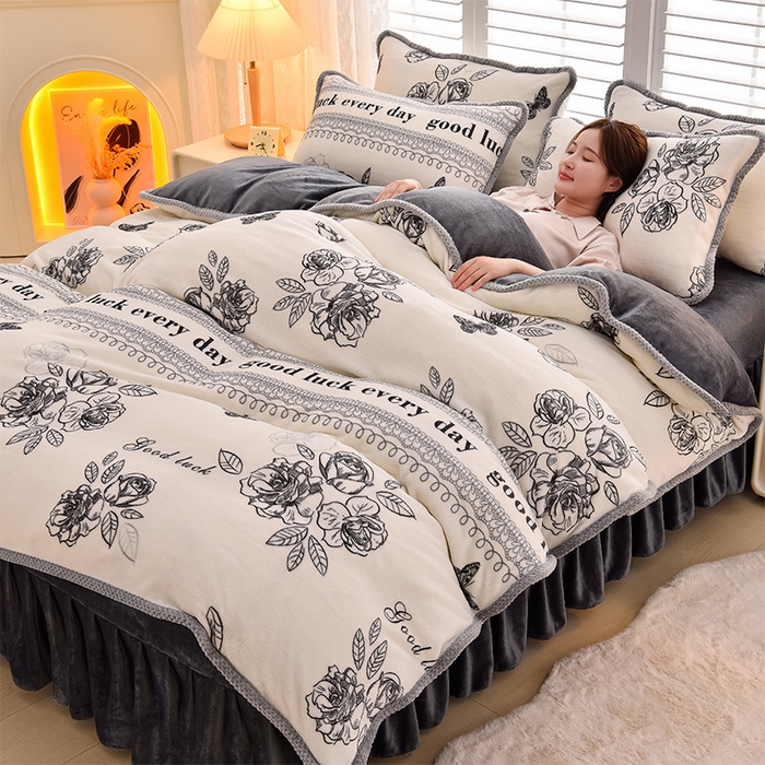 91家纺网 家纺一手货源 找家纺 牵依 2025新款直播床裙小清新印花牛奶绒四件套法兰绒四件套 情怀