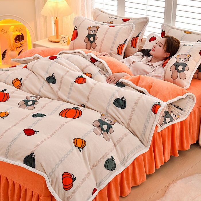 91家纺网 家纺一手货源 找家纺 牵依 2025新款直播床裙小清新印花牛奶绒四件套法兰绒四件套 南瓜小熊