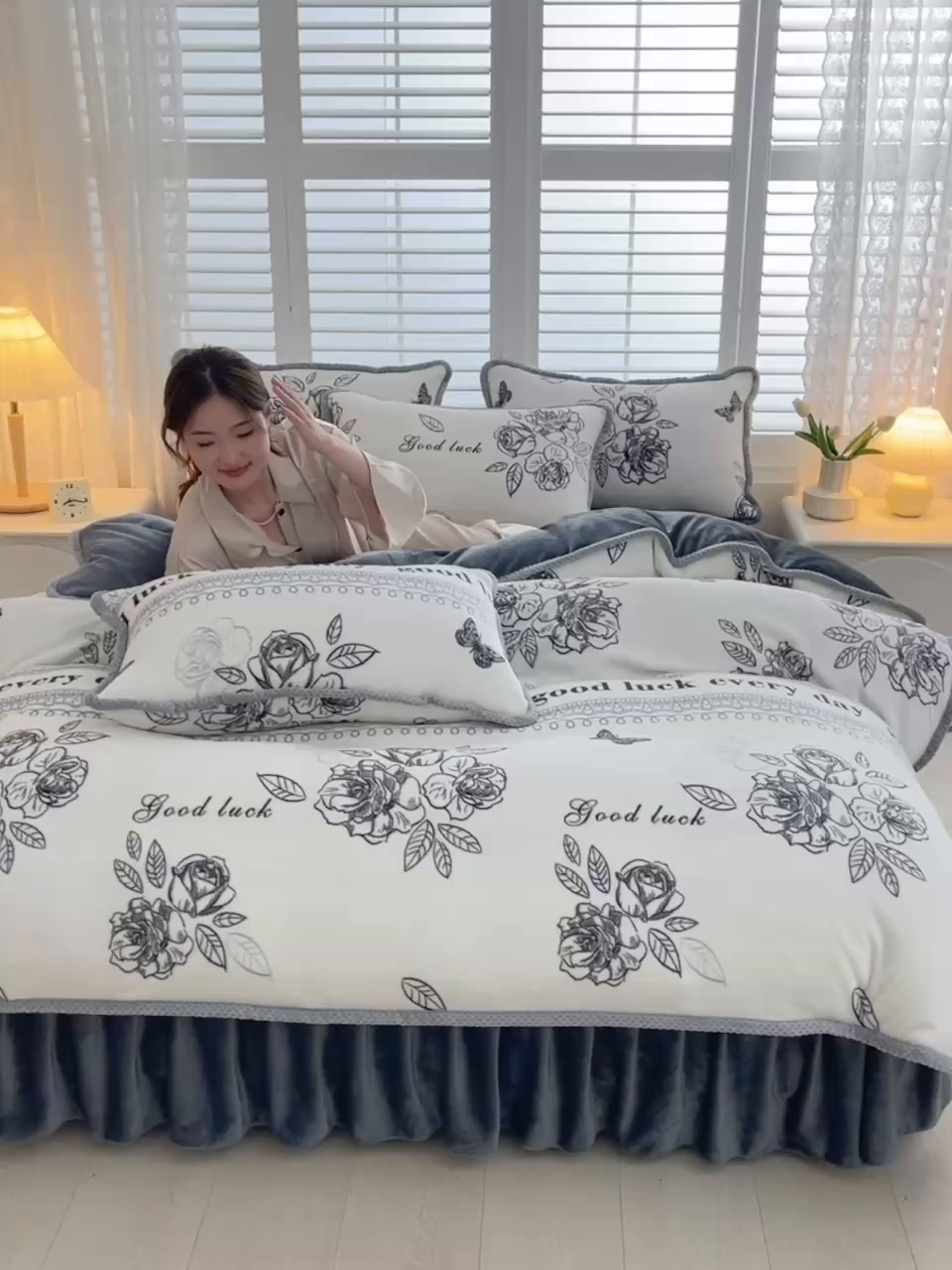 91家纺网 家纺一手货源 找家纺 牵依 2025新款直播床裙小清新印花牛奶绒四件套法兰绒四件套 情怀