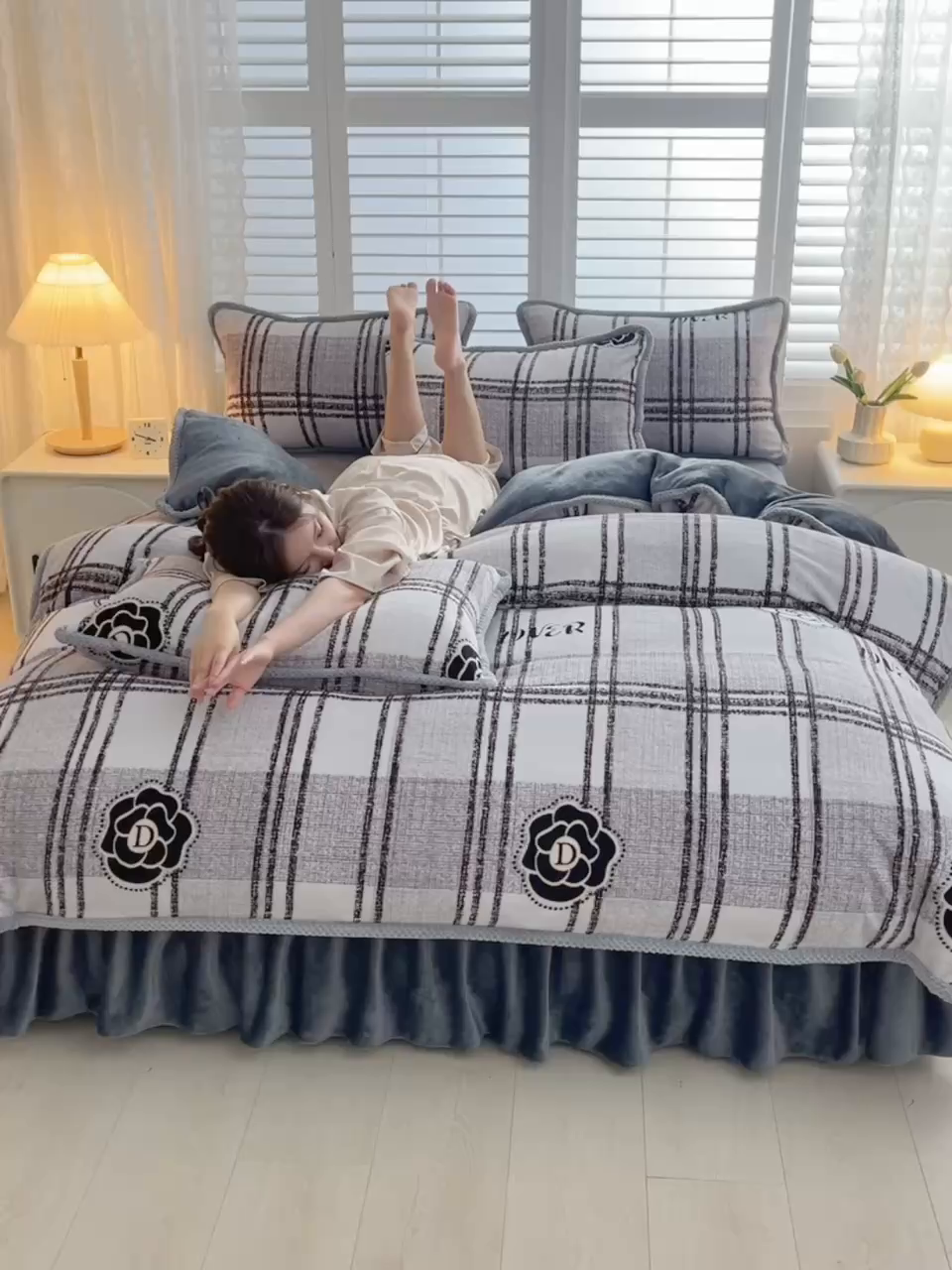 91家纺网 家纺一手货源 找家纺 牵依 2025新款直播床裙小清新印花牛奶绒四件套法兰绒四件套 山茶花