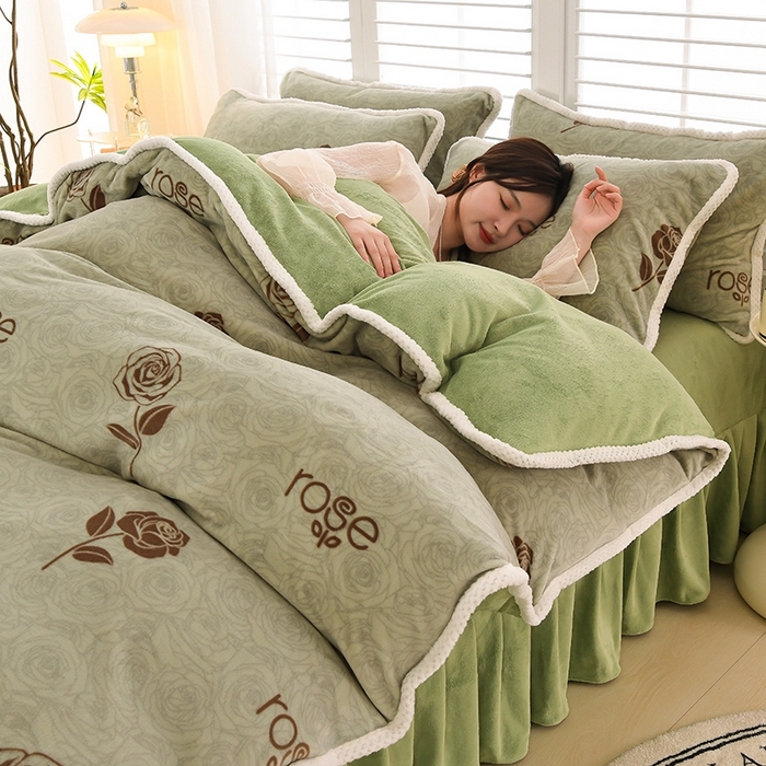 91家纺网 家纺一手货源 找家纺 牵依 2025新款直播床裙小清新印花牛奶绒四件套法兰绒四件套 香槟玫瑰-绿