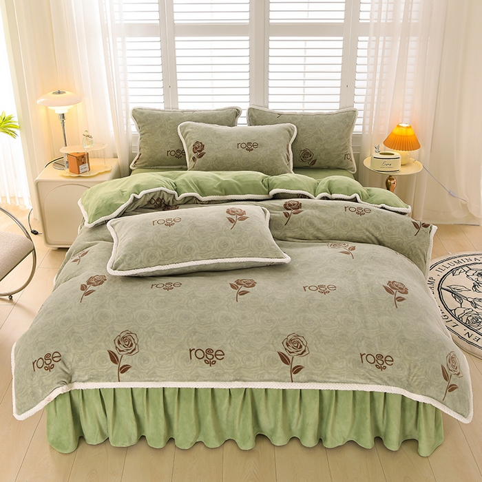 91家纺网 家纺一手货源 找家纺 牵依 2025新款直播床裙小清新印花牛奶绒四件套法兰绒四件套 香槟玫瑰-绿