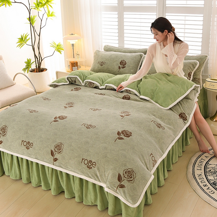 91家纺网 家纺一手货源 找家纺 牵依 2025新款直播床裙小清新印花牛奶绒四件套法兰绒四件套 香槟玫瑰-绿