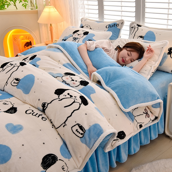 91家纺网 家纺一手货源 找家纺 牵依 2025新款直播床裙小清新印花牛奶绒四件套法兰绒四件套 幸运狗