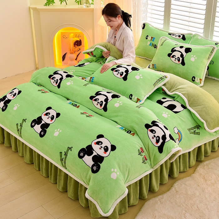 91家纺网 家纺一手货源 找家纺 牵依 2025新款直播床裙小清新印花牛奶绒四件套法兰绒四件套 竹子小熊