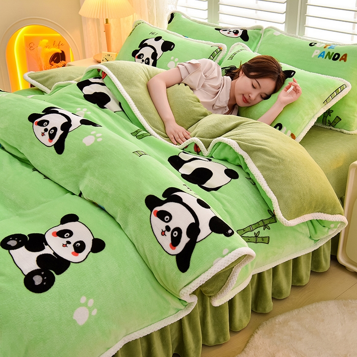 91家纺网 家纺一手货源 找家纺 牵依 2025新款直播床裙小清新印花牛奶绒四件套法兰绒四件套 竹子小熊