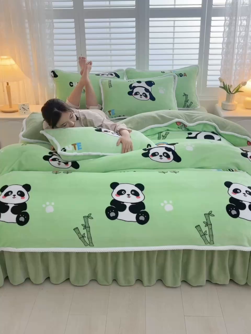 91家纺网 家纺一手货源 找家纺 牵依 2025新款直播床裙小清新印花牛奶绒四件套法兰绒四件套 竹子小熊