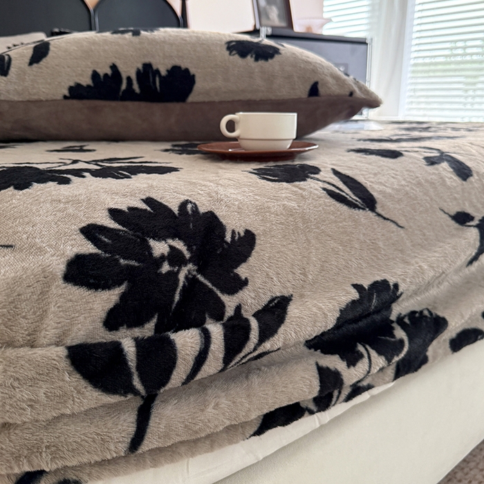 91家纺网 家纺一手货源 找家纺 慕梵家居 2025新款兔绒床笠单品单床笠床笠单件 暗夜花颂