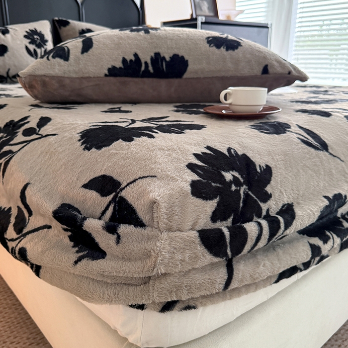 91家纺网 家纺一手货源 找家纺 慕梵家居 2025新款兔绒床笠单品单床笠床笠单件 暗夜花颂