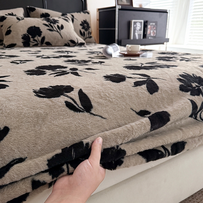 91家纺网 家纺一手货源 找家纺 慕梵家居 2025新款兔绒床笠单品单床笠床笠单件 暗夜花颂