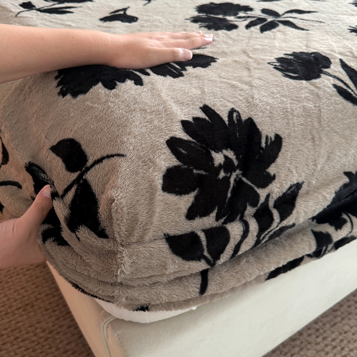 91家纺网 家纺一手货源 找家纺 慕梵家居 2025新款兔绒床笠单品单床笠床笠单件 暗夜花颂