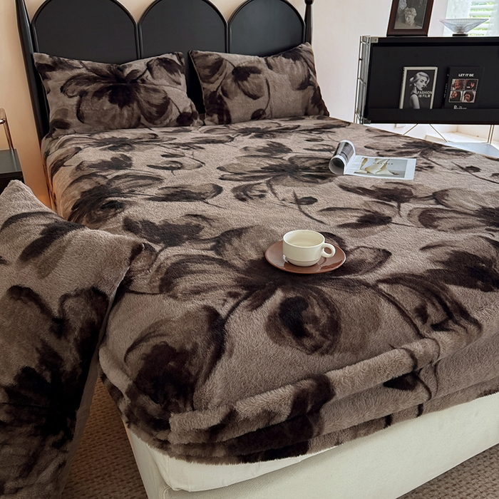 91家纺网 家纺一手货源 找家纺 慕梵家居 2025新款兔绒床笠单品单床笠床笠单件 墨庭芳菲-咖