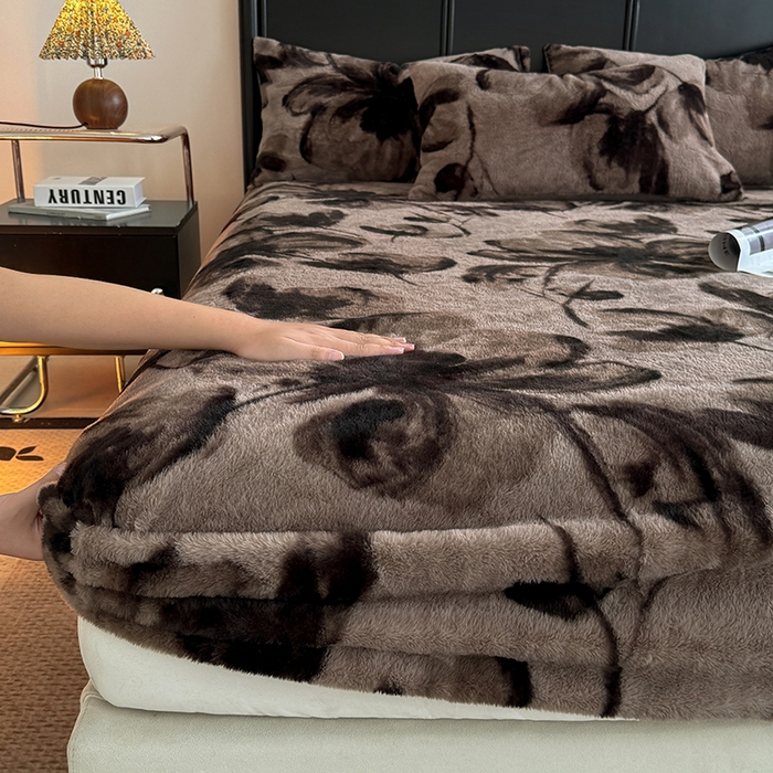 91家纺网 家纺一手货源 找家纺 慕梵家居 2025新款兔绒床笠单品单床笠床笠单件 墨庭芳菲-咖