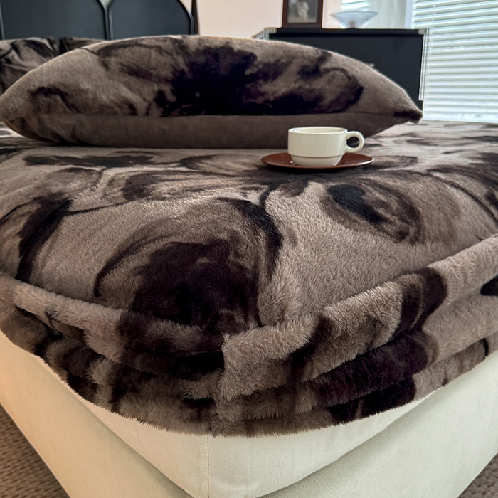 91家纺网 家纺一手货源 找家纺 慕梵家居 2025新款兔绒床笠单品单床笠床笠单件 墨庭芳菲-咖