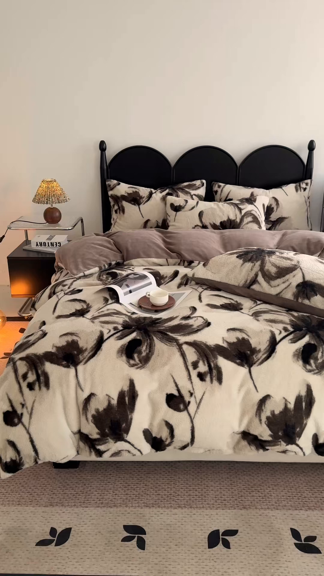 91家纺网 家纺一手货源 找家纺 慕梵家居 2025新款亲肤舒适兔绒床笠款四件套 墨庭芳菲-米