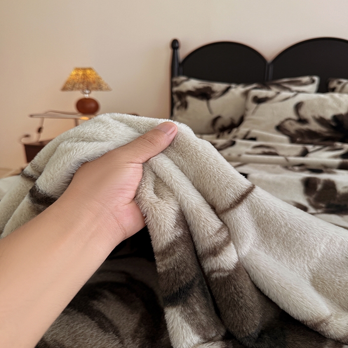 91家纺网 家纺一手货源 找家纺 慕梵家居 2025新款兔绒床笠单品单床笠床笠单件 墨庭芳菲-米