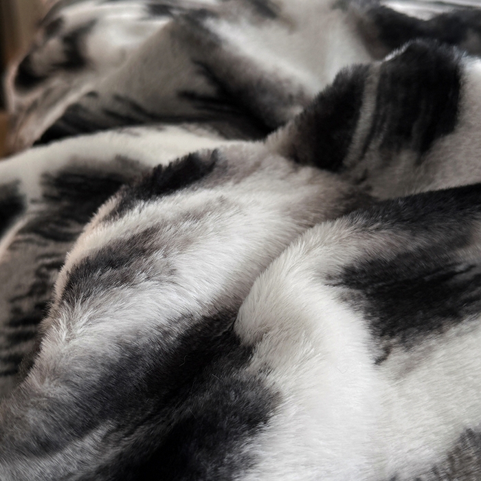 91家纺网 家纺一手货源 找家纺 慕梵家居 2025新款亲肤舒适兔绒床笠款四件套 奢豹荣域-灰