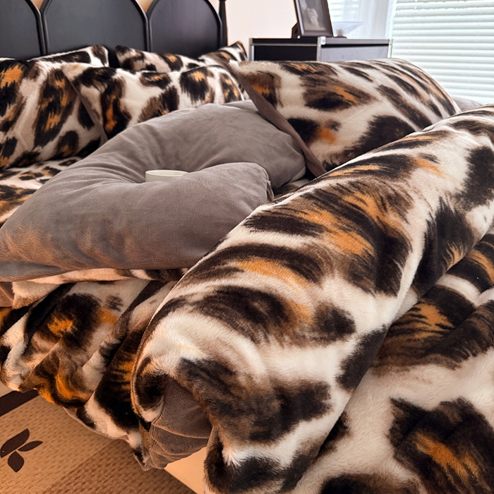 慕梵家居 2025新款亲肤舒适兔绒床笠款四件套 奢豹荣域-咖