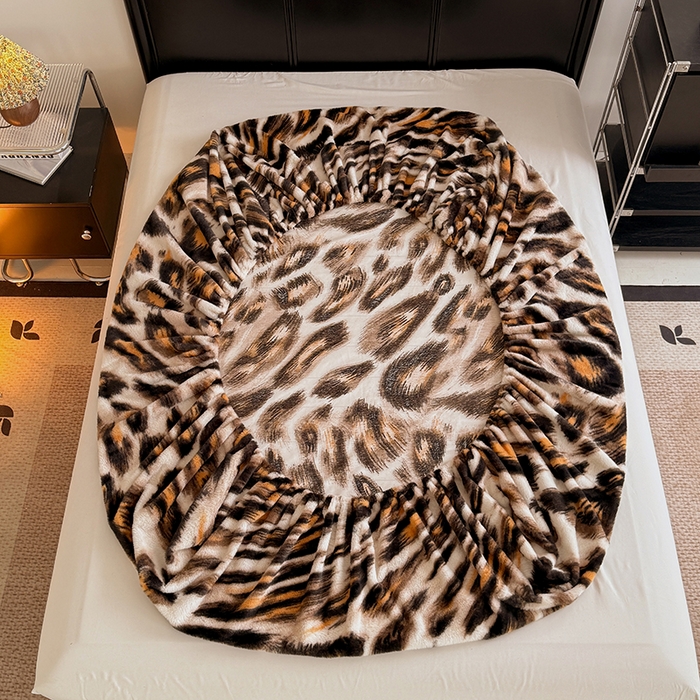 91家纺网 家纺一手货源 找家纺 慕梵家居 2025新款亲肤舒适兔绒床笠款四件套 奢豹荣域-咖