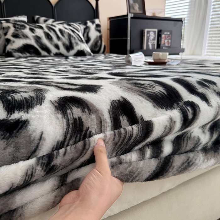 91家纺网 家纺一手货源 找家纺 慕梵家居 2025新款兔绒床笠单品单床笠床笠单件 奢豹荣域-灰