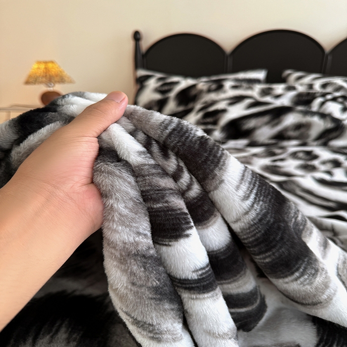 91家纺网 家纺一手货源 找家纺 慕梵家居 2025新款兔绒床笠单品单床笠床笠单件 奢豹荣域-灰