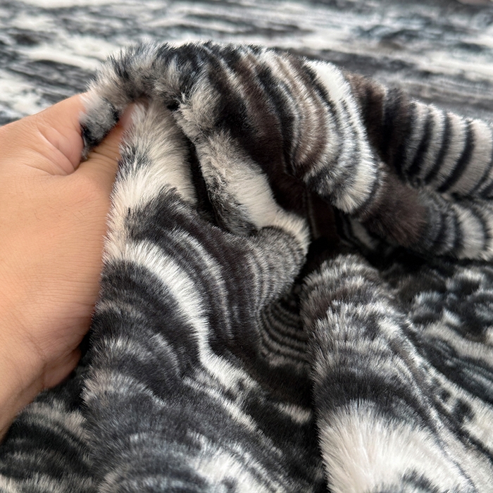 91家纺网 家纺一手货源 找家纺 慕梵家居 2025新款亲肤舒适兔绒床笠款四件套 时空叠影