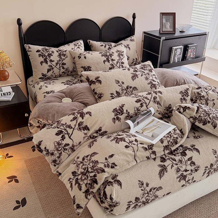 91家纺网 家纺一手货源 找家纺 慕梵家居 2025新款亲肤舒适兔绒床笠款四件套 夜阑花魅