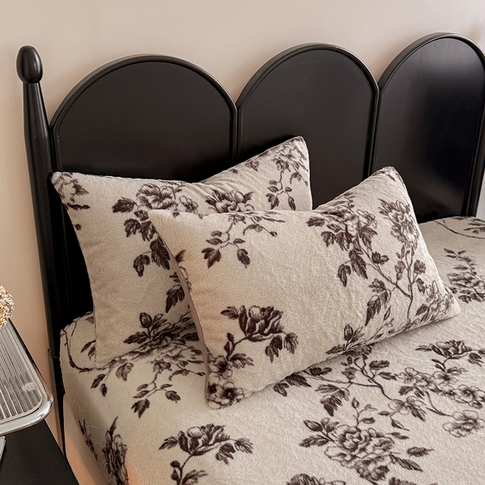 91家纺网 家纺一手货源 找家纺 慕梵家居 2025新款兔绒床笠单品单床笠床笠单件 夜阑花魅