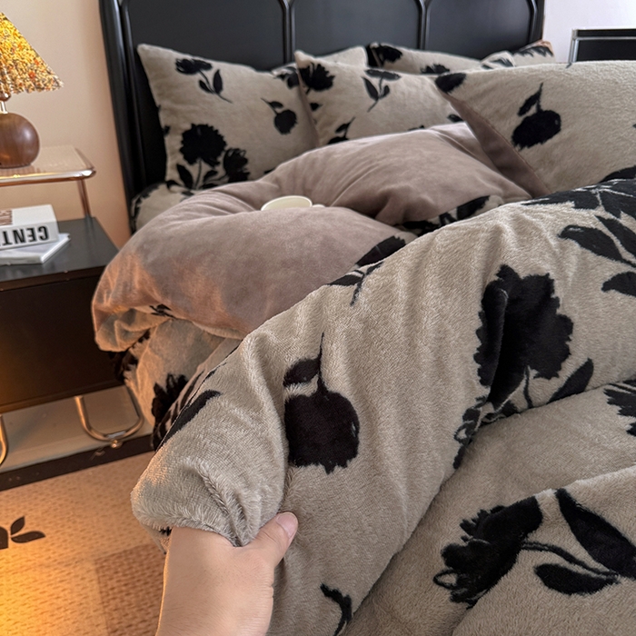 91家纺网 家纺一手货源 找家纺 慕梵家居 2025新款兔绒被套单品单被套被套单件 暗夜花颂