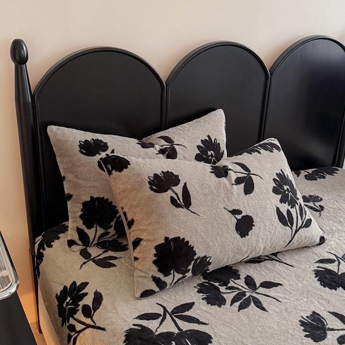 91家纺网 家纺一手货源 找家纺 慕梵家居 2025新款兔绒被套单品单被套被套单件 暗夜花颂