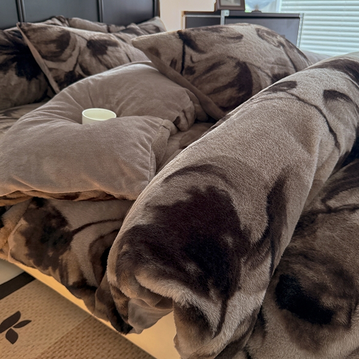 91家纺网 家纺一手货源 找家纺 慕梵家居 2025新款兔绒被套单品单被套被套单件 墨庭芳菲-咖