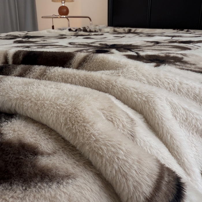 91家纺网 家纺一手货源 找家纺 慕梵家居 2025新款兔绒被套单品单被套被套单件 墨庭芳菲-米