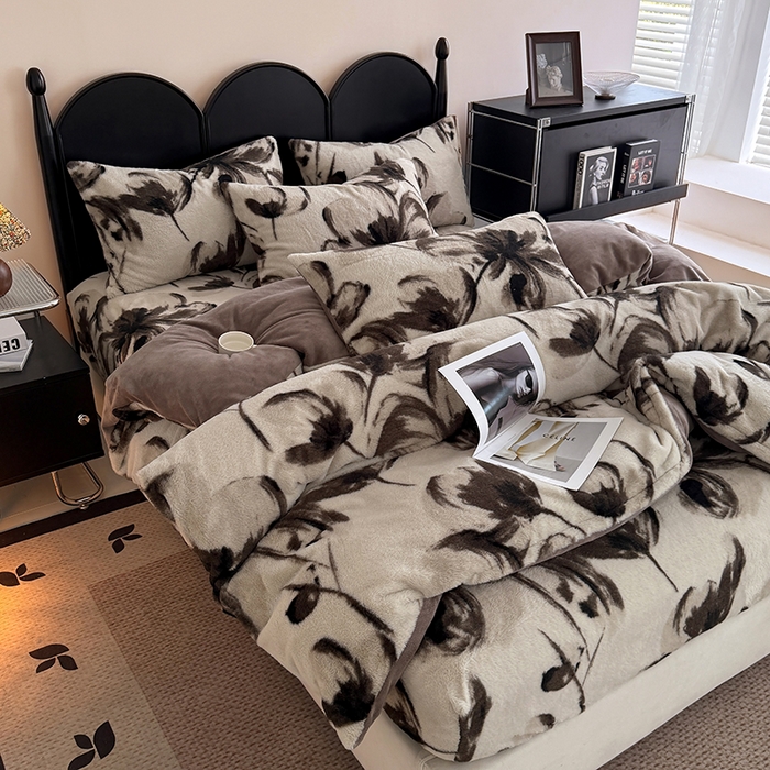 91家纺网 家纺一手货源 找家纺 慕梵家居 2025新款兔绒被套单品单被套被套单件 墨庭芳菲-米