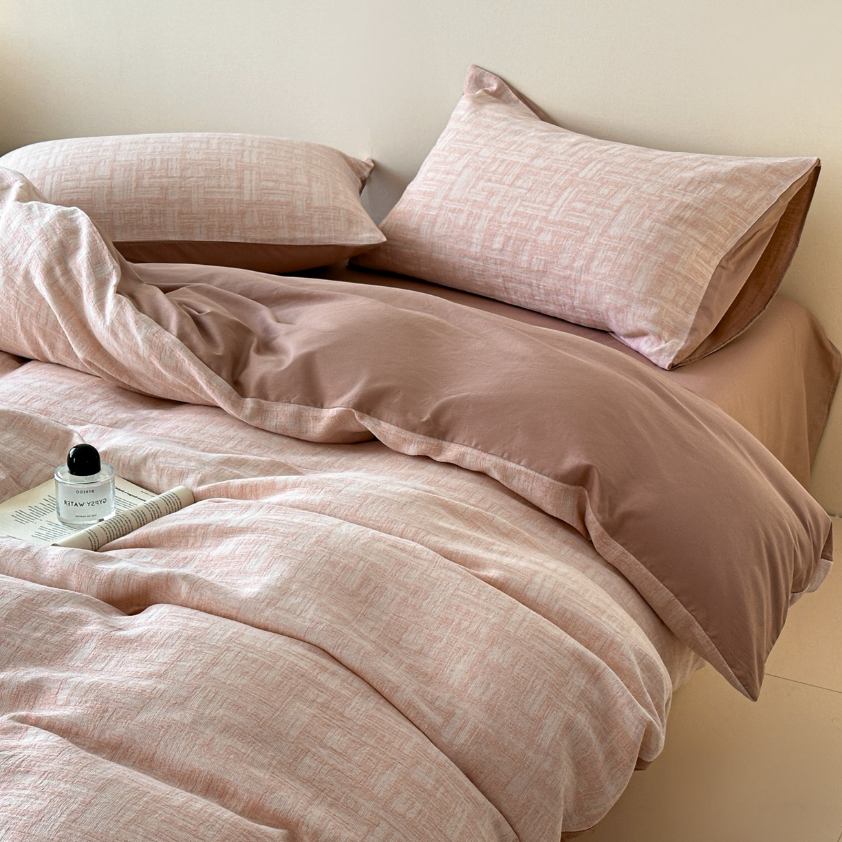 91家纺网 家纺一手货源 找家纺 慕尚家纺 2025新款全棉提花皱皱纱四件套 格纹-玫粉