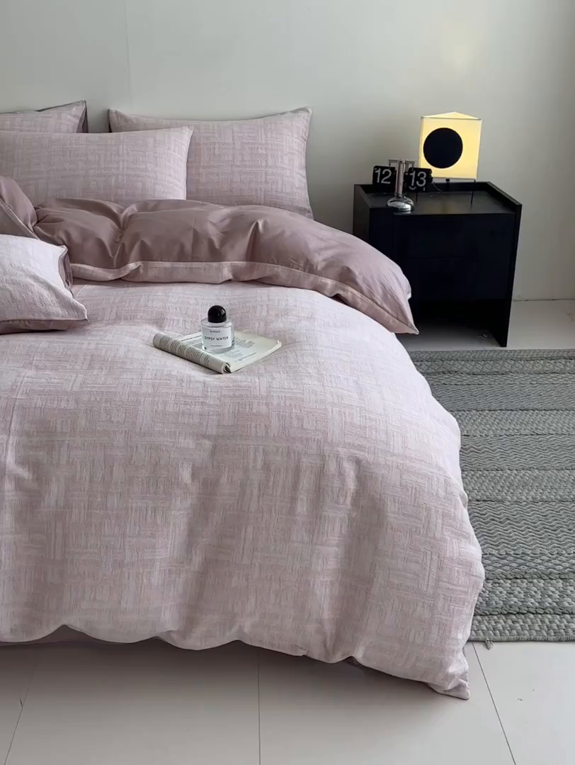 91家纺网 家纺一手货源 找家纺 慕尚家纺 2025新款全棉提花皱皱纱四件套 格纹-玫粉