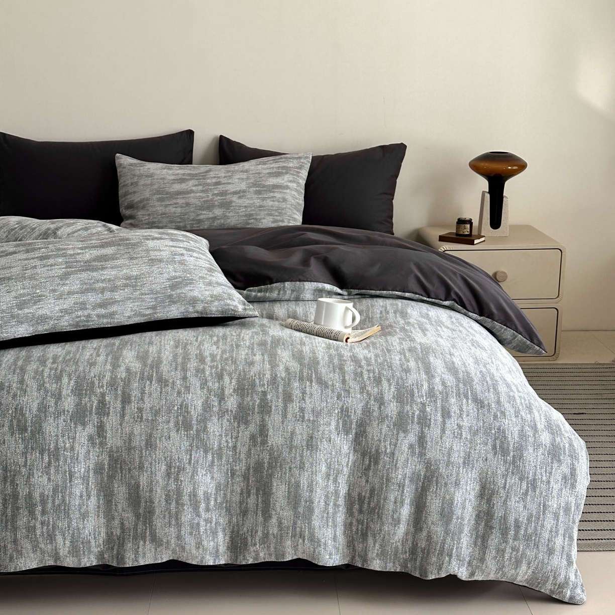 91家纺网 家纺一手货源 找家纺 慕尚家纺 2025新款全棉提花皱皱纱四件套 莫妮-黑灰