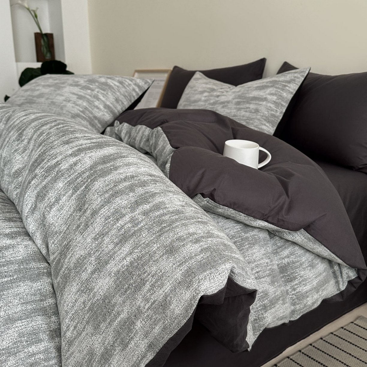 91家纺网 家纺一手货源 找家纺 慕尚家纺 2025新款全棉提花皱皱纱四件套 莫妮-黑灰