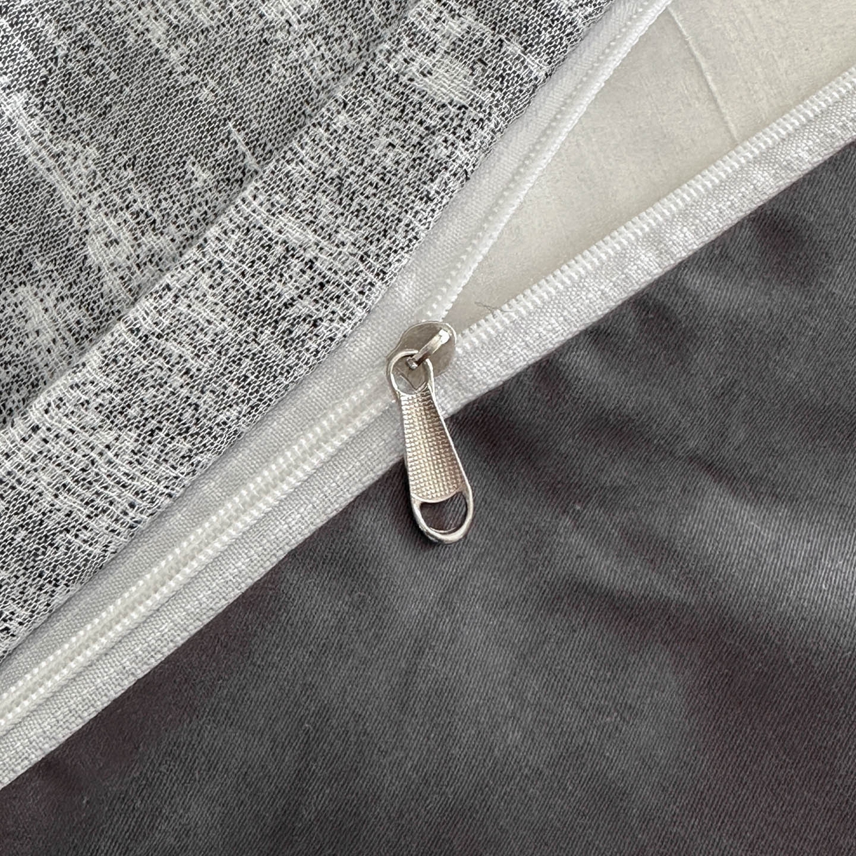 91家纺网 家纺一手货源 找家纺 慕尚家纺 2025新款全棉提花皱皱纱四件套 莫妮-黑灰