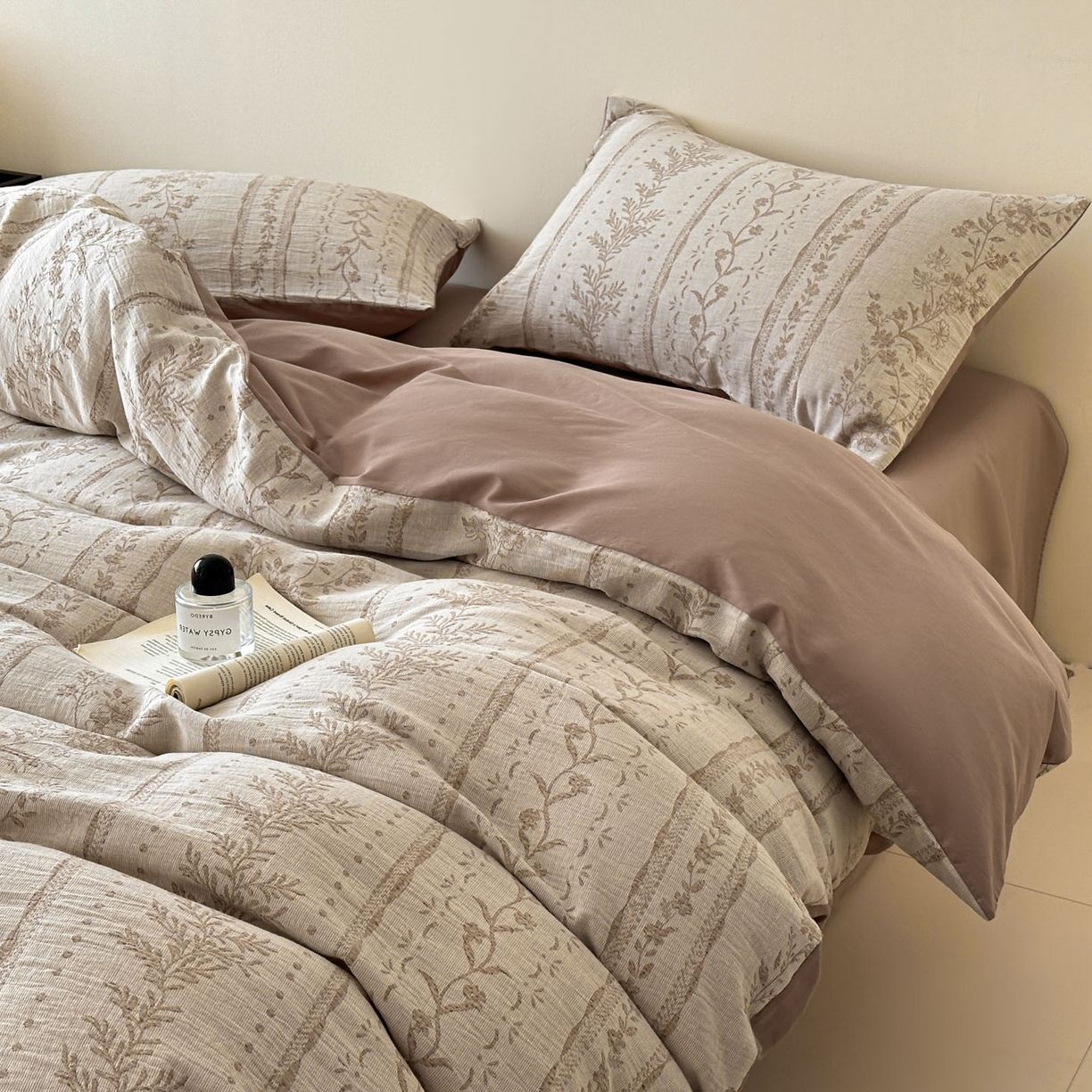 91家纺网 家纺一手货源 找家纺 慕尚家纺 2025新款全棉提花皱皱纱四件套 柔茵-卡其