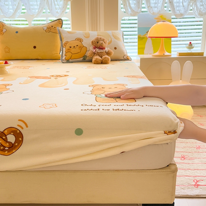 91家纺网 家纺一手货源 找家纺 518家纺 2025新款高克重印花牛奶绒单床笠可定制 芝士熊