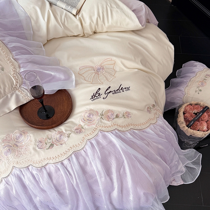 91家纺网 家纺一手货源 找家纺 优悦生活馆 2025新款新疆长绒棉纯棉花边刺绣四件套-花间悟语 花间悟语-梦境紫