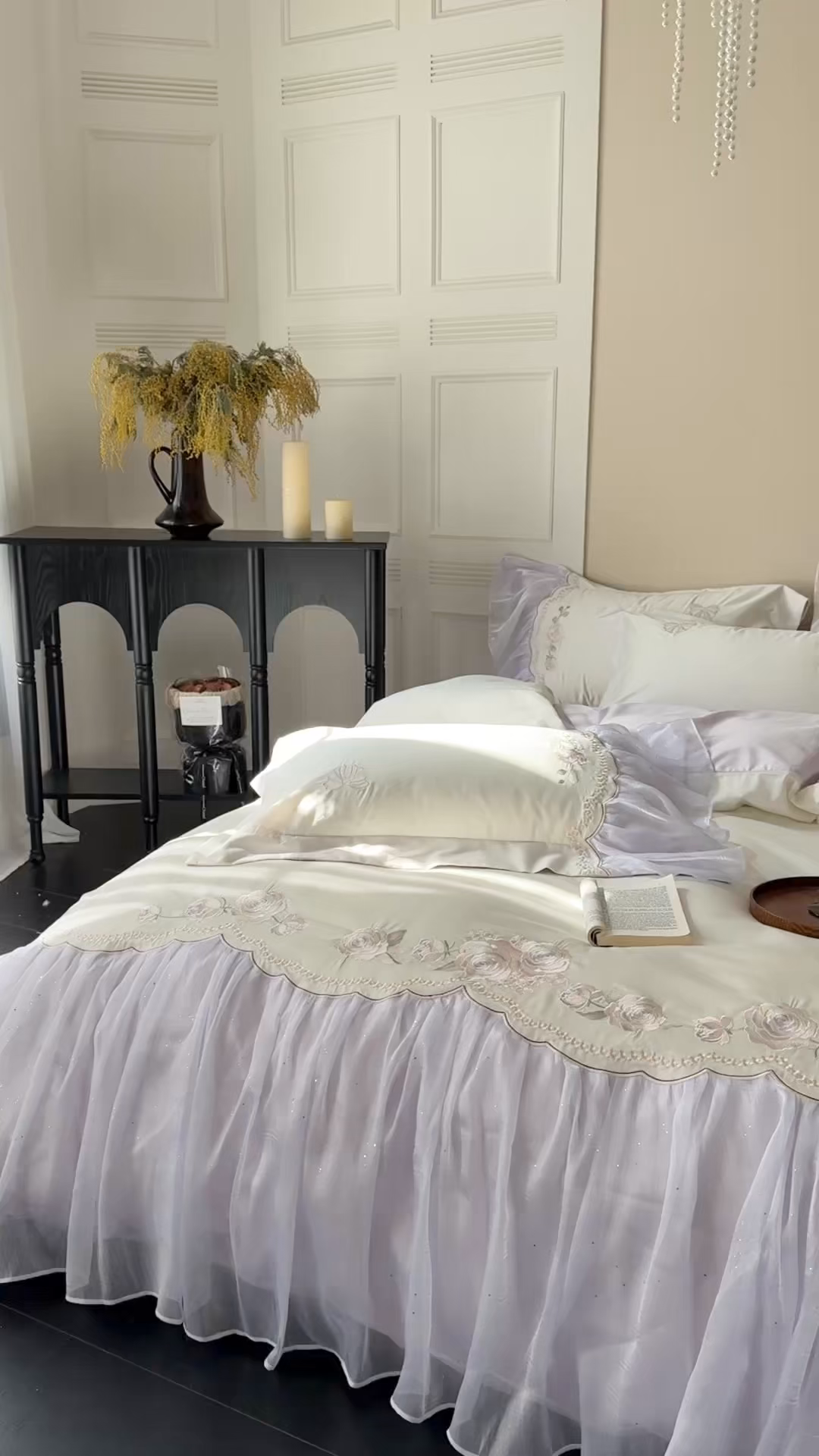 91家纺网 家纺一手货源 找家纺 优悦生活馆 2025新款新疆长绒棉纯棉花边刺绣四件套-花间悟语 花间悟语-梦境紫