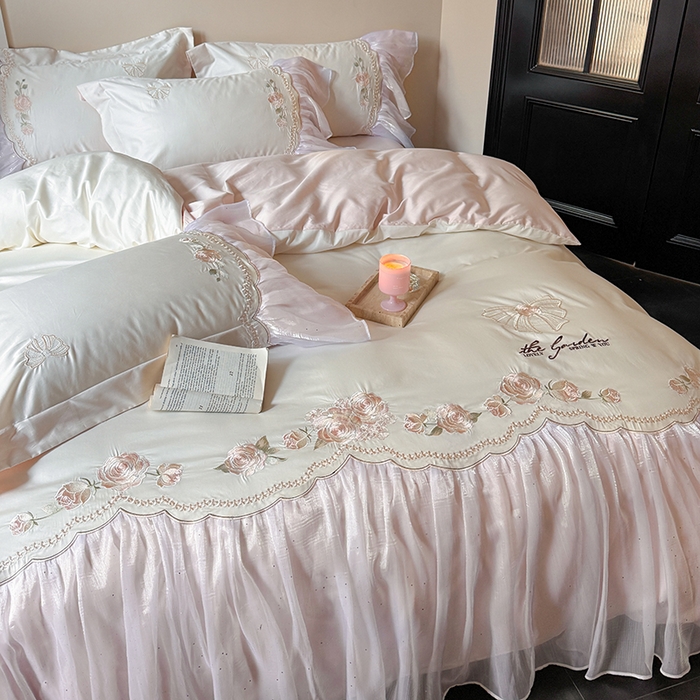 91家纺网 家纺一手货源 找家纺 优悦生活馆 2025新款新疆长绒棉纯棉花边刺绣四件套-花间悟语 花间悟语-清新粉