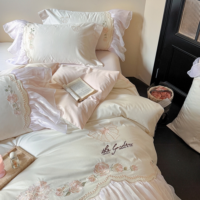 91家纺网 家纺一手货源 找家纺 优悦生活馆 2025新款新疆长绒棉纯棉花边刺绣四件套-花间悟语 花间悟语-清新粉