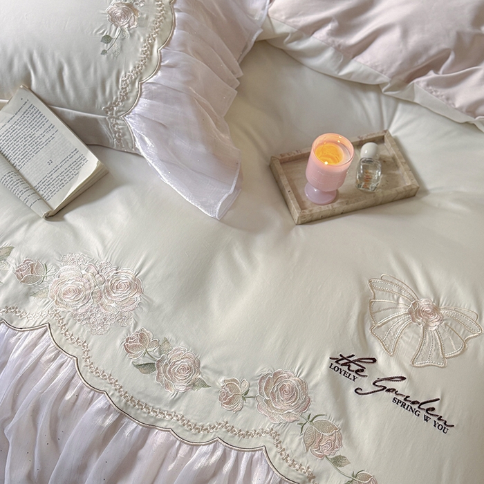 91家纺网 家纺一手货源 找家纺 优悦生活馆 2025新款新疆长绒棉纯棉花边刺绣四件套-花间悟语 花间悟语-清新粉