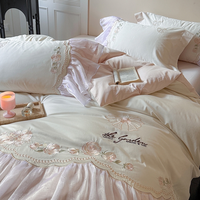 91家纺网 家纺一手货源 找家纺 优悦生活馆 2025新款新疆长绒棉纯棉花边刺绣四件套-花间悟语 花间悟语-清新粉