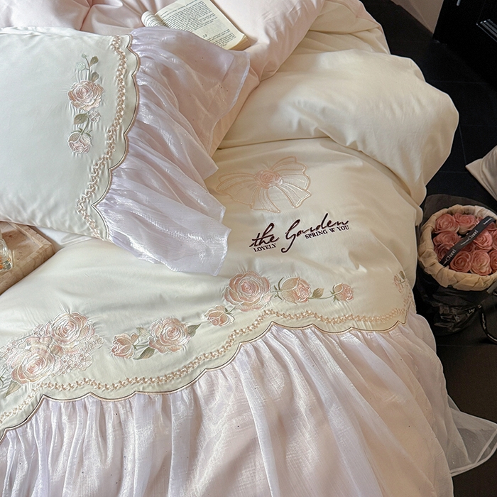 91家纺网 家纺一手货源 找家纺 优悦生活馆 2025新款新疆长绒棉纯棉花边刺绣四件套-花间悟语 花间悟语-清新粉