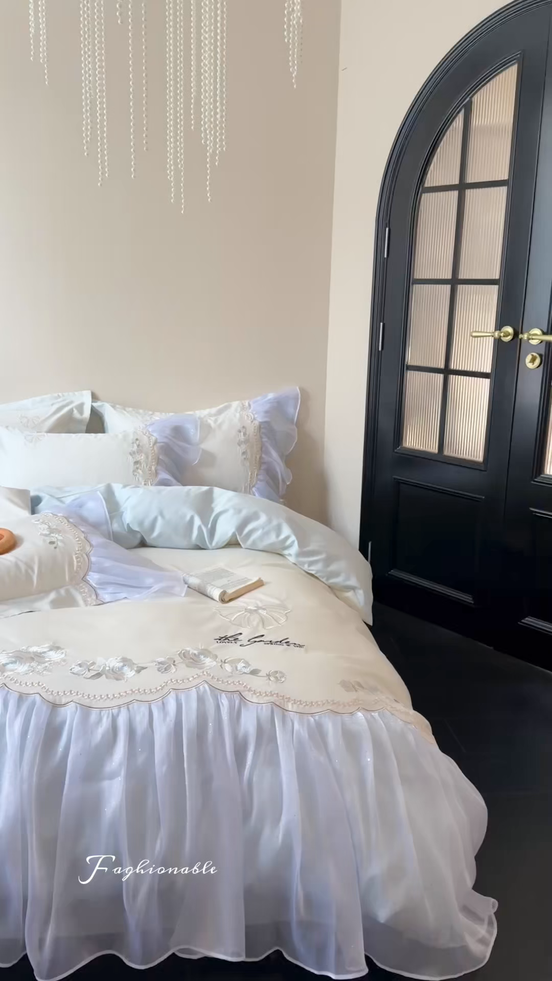 91家纺网 家纺一手货源 找家纺 优悦生活馆 2025新款新疆长绒棉纯棉花边刺绣四件套-花间悟语 花间悟语-海盐蓝