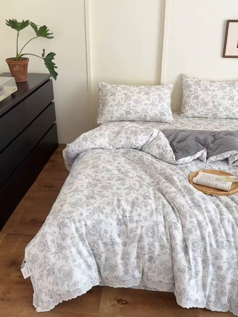 91家纺网 家纺一手货源 找家纺 （总）星期八 2025新款全棉双层纱花边豆豆被四件套